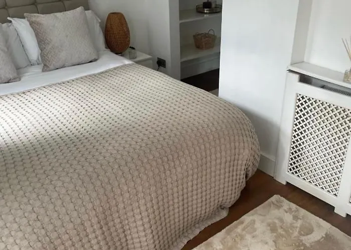 Gorgeous Flat Prime Location