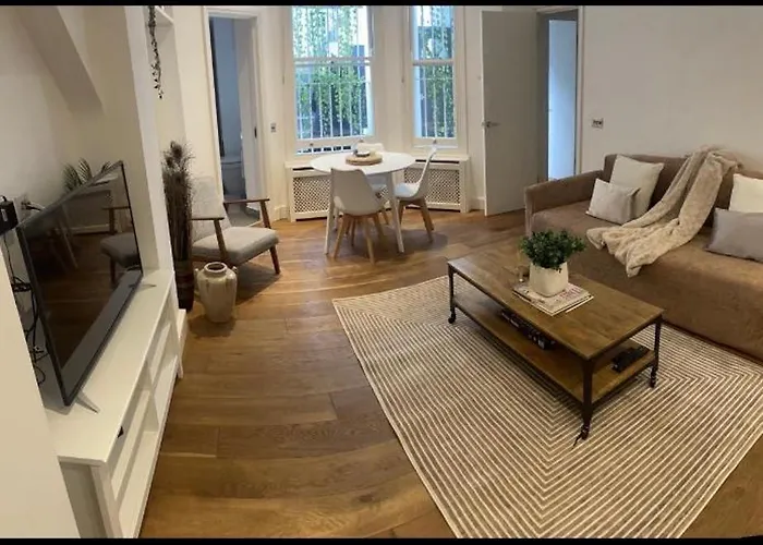 Gorgeous Flat Prime Location